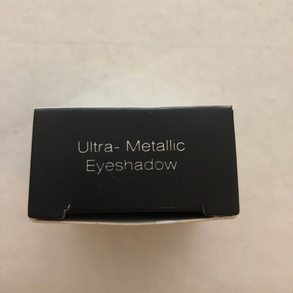 NEW PHOERA Super Vibrant Metallic Eye Shadow - Picture 3 of 5